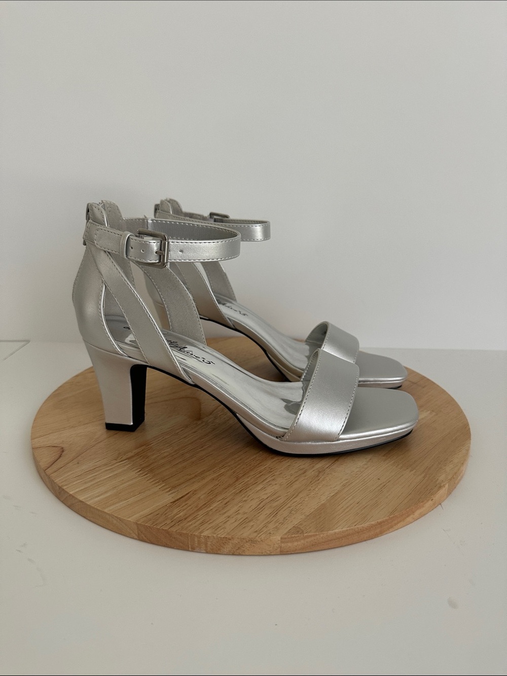 Easy Street Womens Ro Heeled Sandals